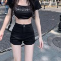 黑色高腰包臀牛仔短裤